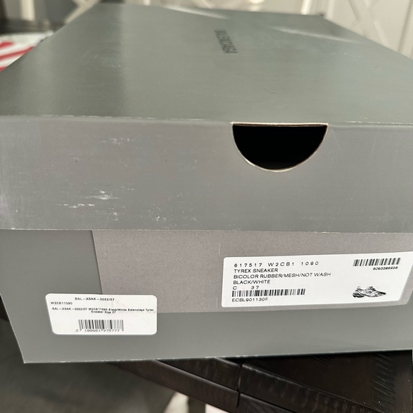 Balenciaga Tyrex size 6.5w (37 eu) new in box with accessories - Picture 6 of 8
